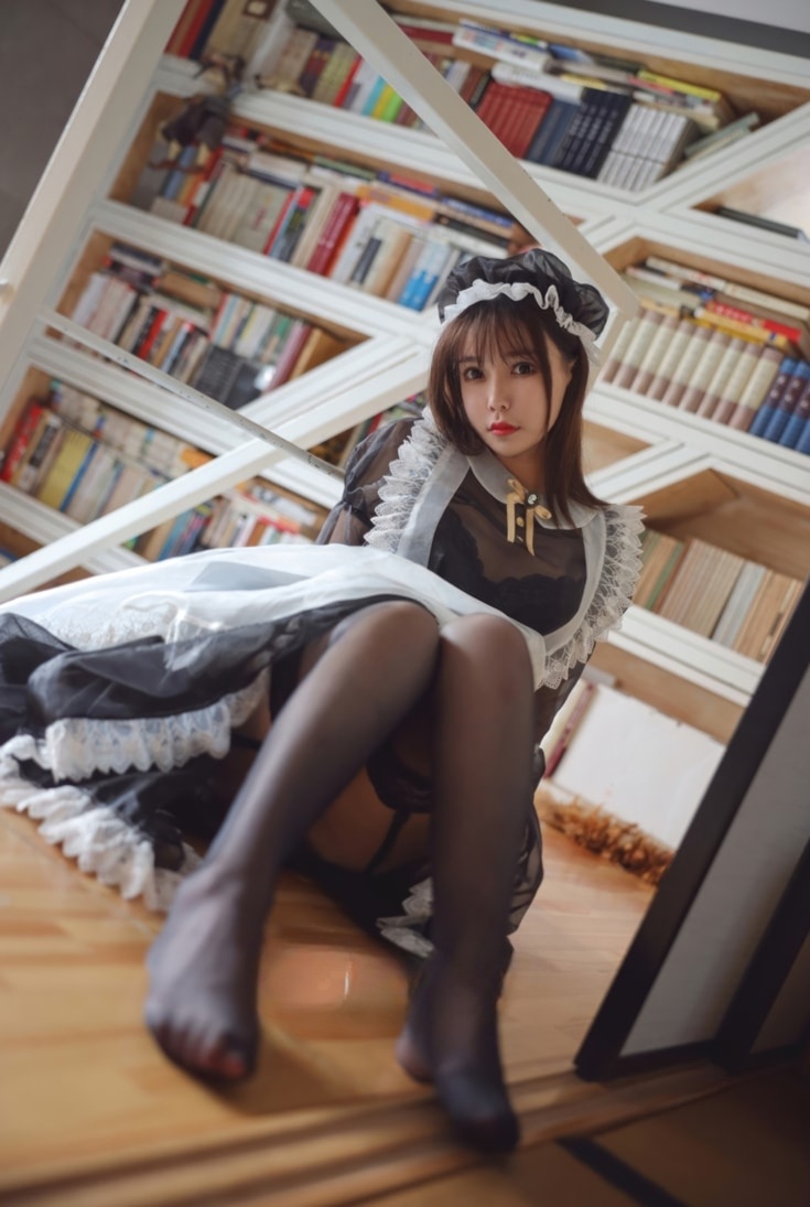 亚马逊鲶鱼 – 黑色透明女仆-超级漂亮-漫拍社