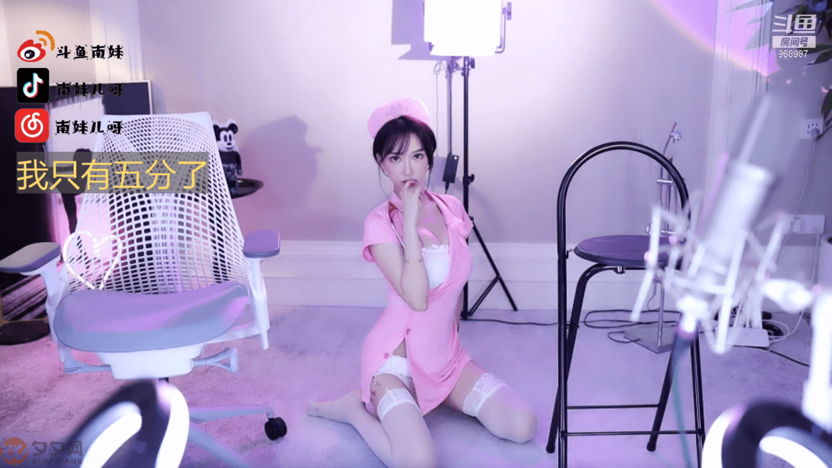 斗鱼南妹儿抖抖抖跳舞精华视频合集[24V/2.46G]-让人受不了-漫拍社