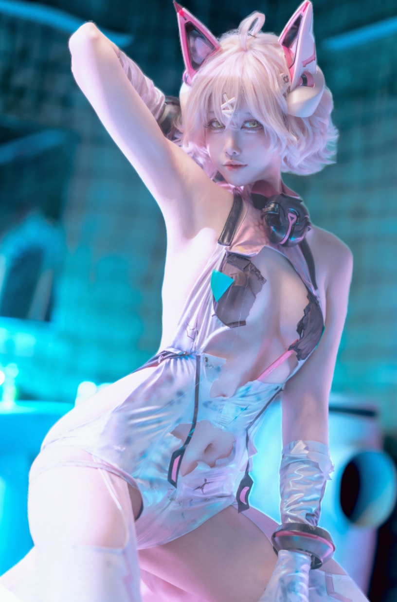 安食Ajiki 交错战线——绯猁-珍藏版