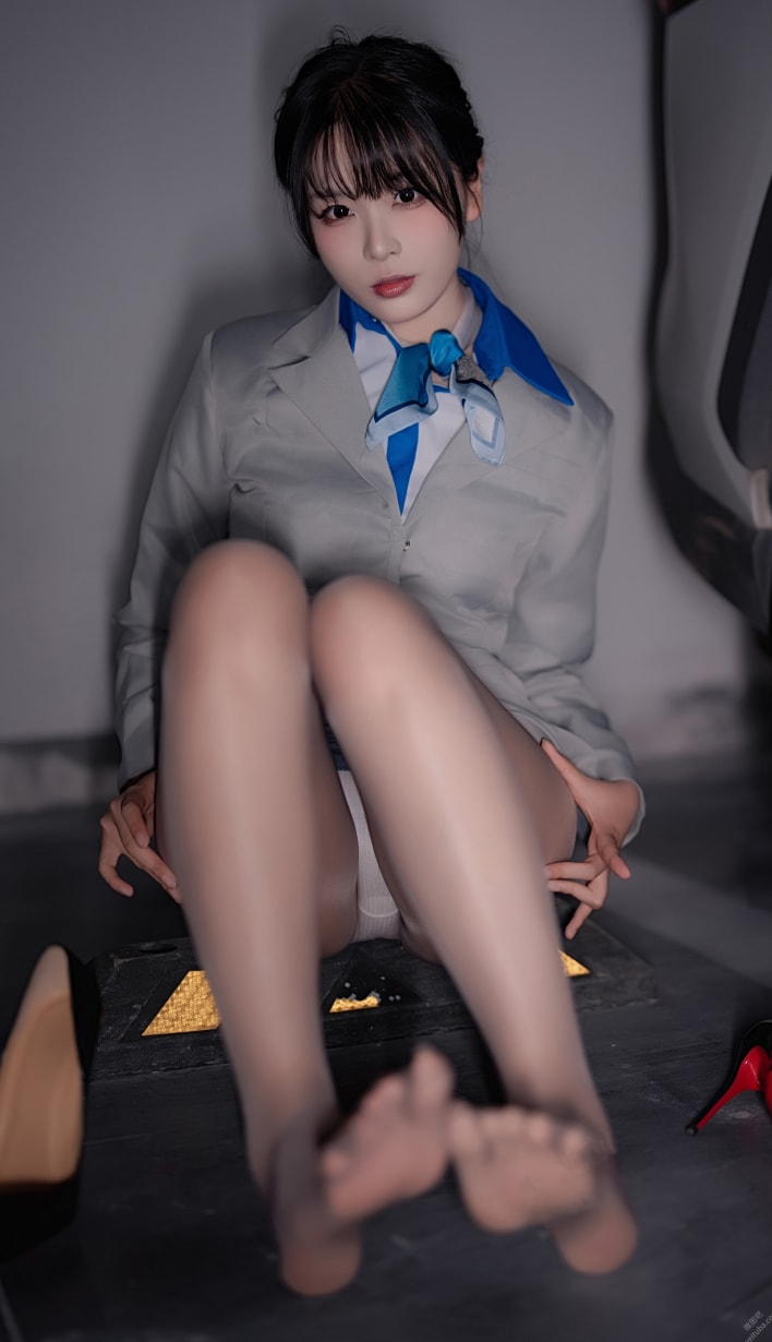 轩萧学姐 生日作 空姐车库+黑斯+灰丝-精品资源