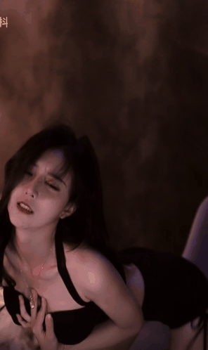 虎牙痣铃盛鸽有鱼er(暴躁的金莲)加特林表情舞视频[64V/11.6G]-性感美女