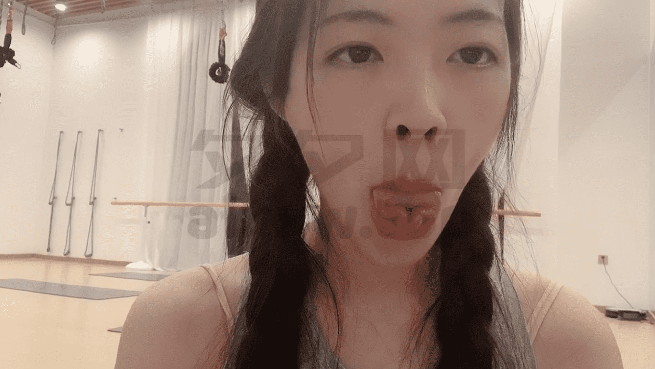 斗鱼@劳拉殿下飞机+火箭定制视频合集[231P+38V/2.32G]-精品资源