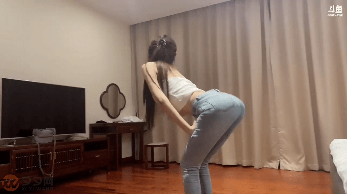 斗鱼主播秀秀呢精选加特林舞蹈视频合集[81V/12.9G]-值得一看-漫拍社