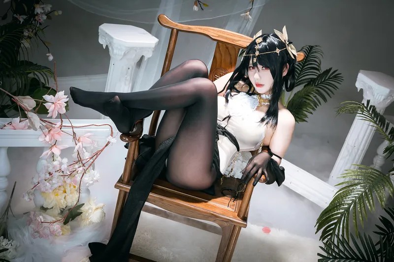 是一只熊仔吗镇海COS:探索深海女王的致命吸引力-精美作品 是一只熊仔吗镇海COS:探索深海女王的致命吸引力-精美作品